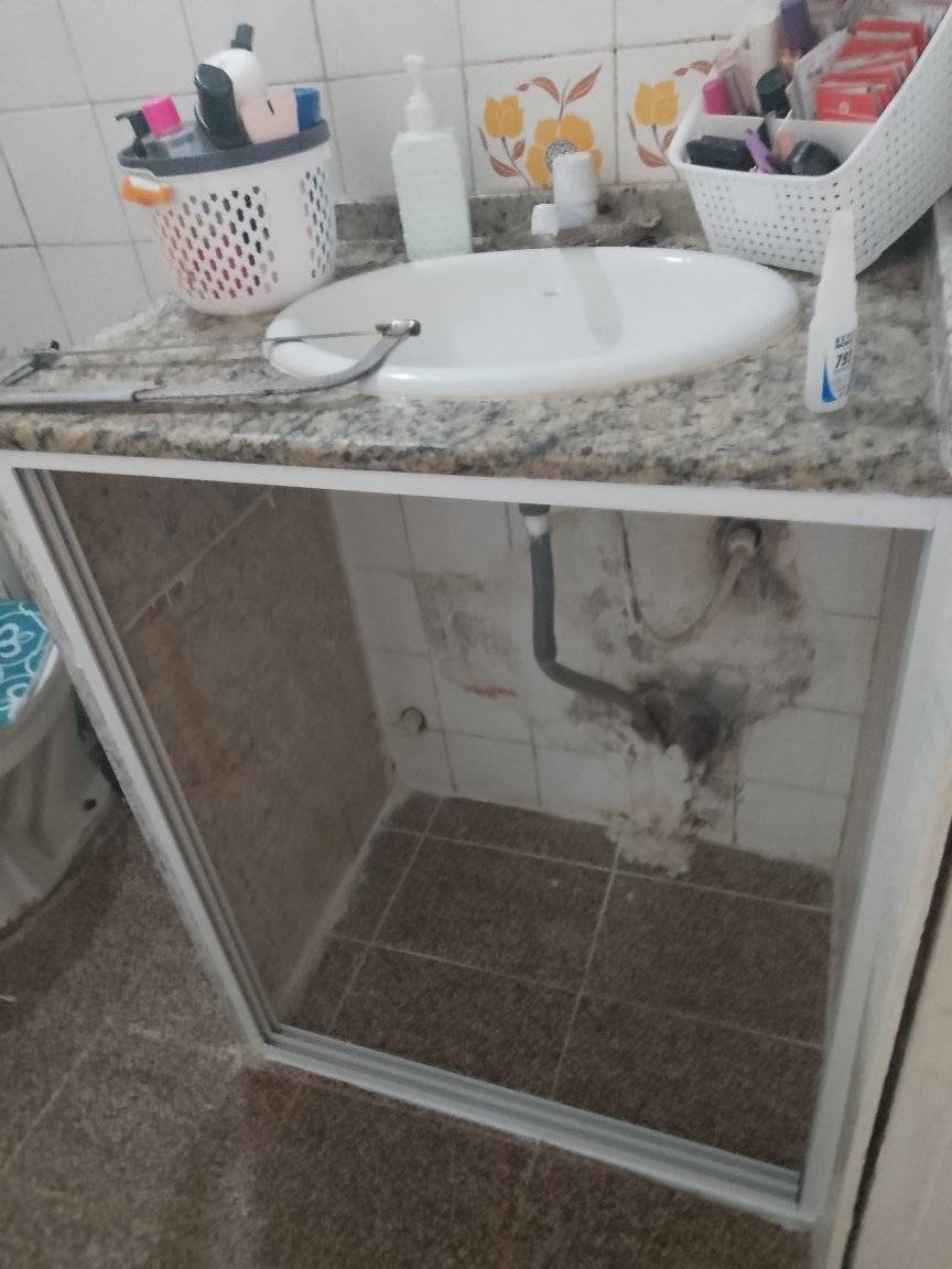 Armário de Banheiro Antes